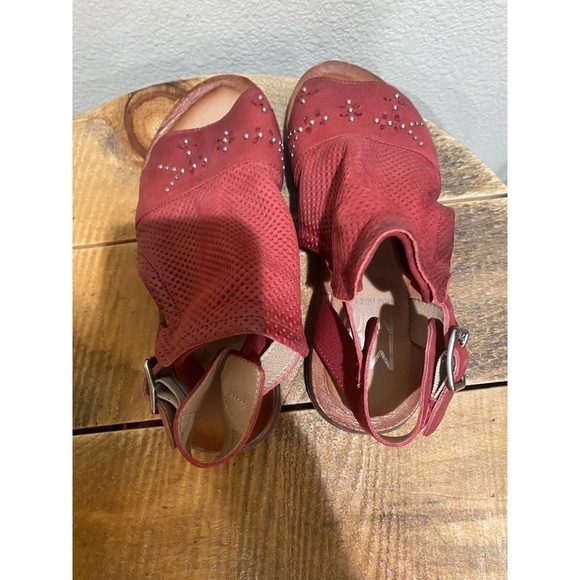 Miz Mooz Fifi Sandals Red Leather Studded Flats Women's Buckle Shoes size 6 (36) - Picture 5 of 11